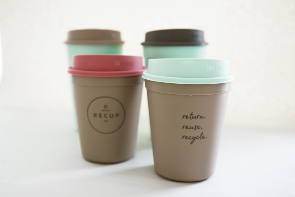 RECUP Becher mit Deckel (Foto: RECUP)