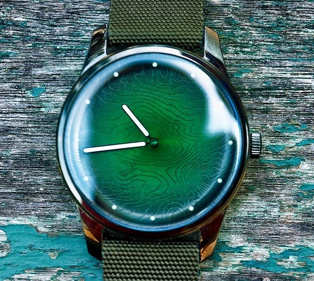 Betrieben wird die Uhr mit Solar. (Foto: Awake Watches)