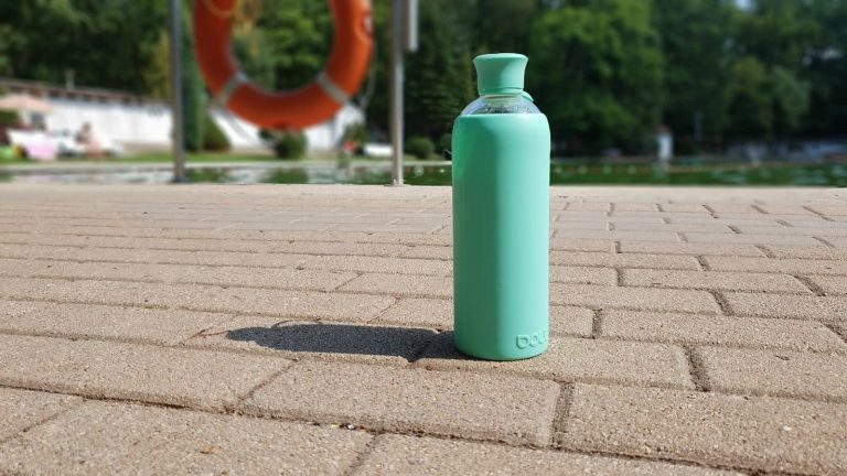 Ein Begleiter. Auch im Freibad. (Foto: Anne-Kathrin Gericke)