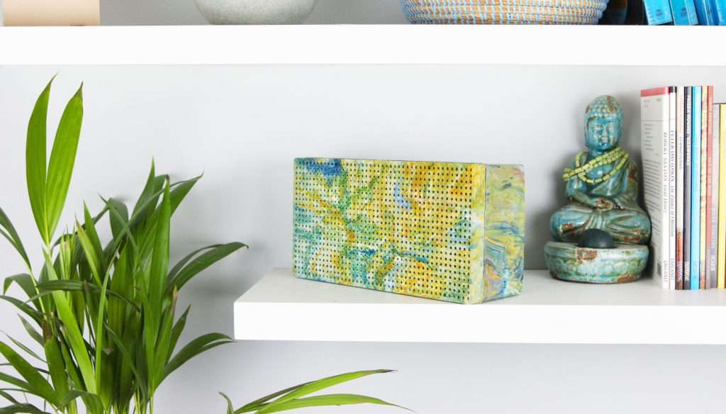 Sehen zwar etwas wie Backsteine aus, aber die Upcycling-Lautsprecher gefallen trotzdem. (Foto: Gomi)