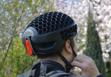 Der Helm besteht aus recyceltem Plastikmüll. (Foto: Cyclo Technology)