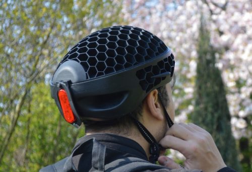 Der Helm besteht aus recyceltem Plastikmüll. (Foto: Cyclo Technology)