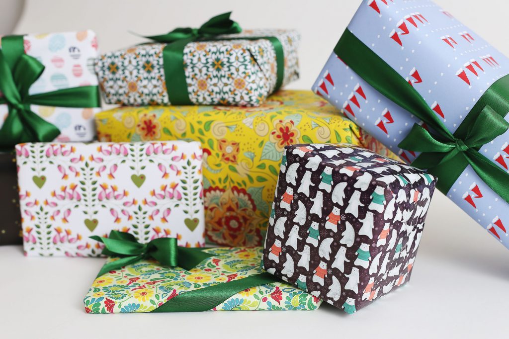 Klar sieht es gut au, aber brauchen wir nachhaltiges Geschenkpapier? (Foto: PlanetPaket)