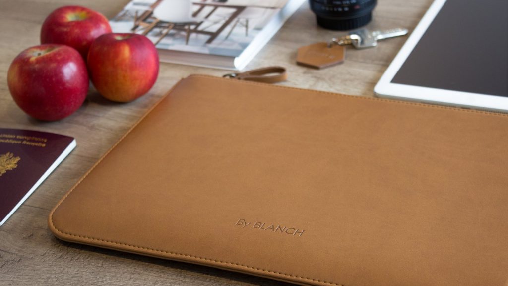 Das ist kein Leder, sondern eine Laptop-Tasche aus Äpfeln. (Foto: By Blanch)