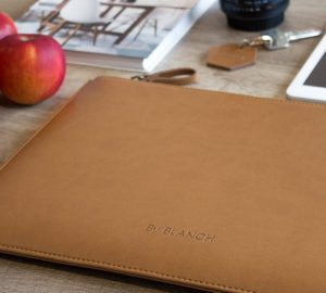 Das ist kein Leder, sondern eine Laptop-Tasche aus Äpfeln. (Foto: By Blanch)