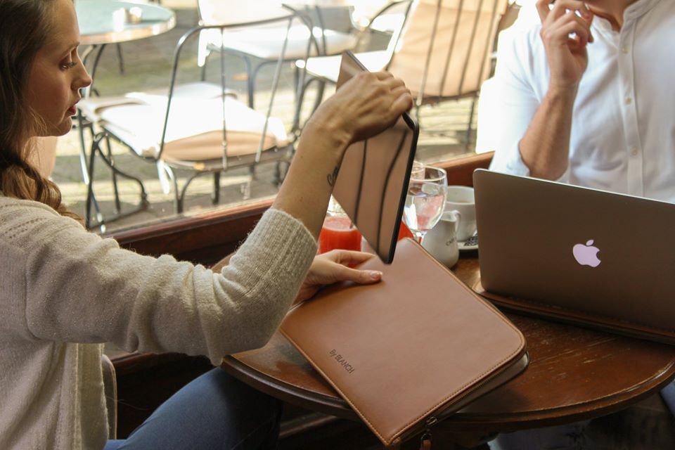 Auch für Akten und Tablets geeignet. (Foto: By Blanch)