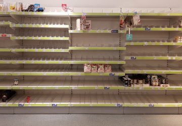 Das geplünderte dmBio-Regal in einer dm-Filiale in Dresden. (Foto: Sven Wernicke)