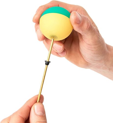 So füllt ihr den SaniBall nach. (Foto: KÄFFERLEIN & KÖHNE GmbH & Co. KG)