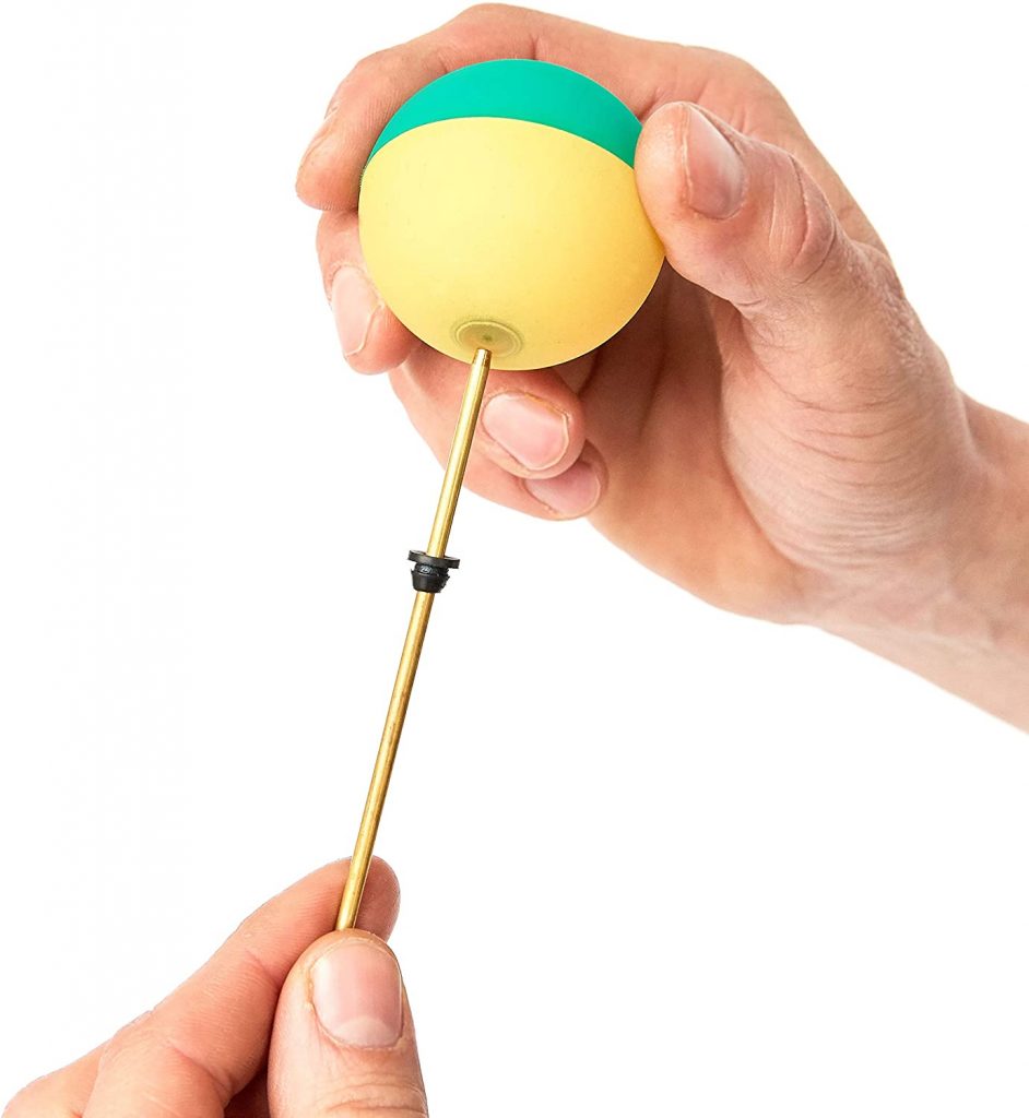 So füllt ihr den SaniBall nach. (Foto: KÄFFERLEIN & KÖHNE GmbH & Co. KG)