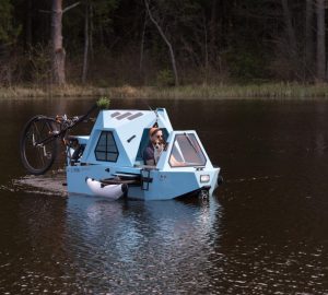 Das ist ein fahrendes und schwimmendes Hausboot! (Foto: Zeltini)