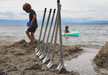Schicke Schaufeln für Strand und Sandkiste. (Foto: Element Tools)