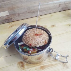 Da passt sogar ein Burger rein. (Foto: Tiffin Loop)