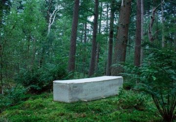 Dieser Sarg zersetzt sich besonders schnell. (Foto: Loop)