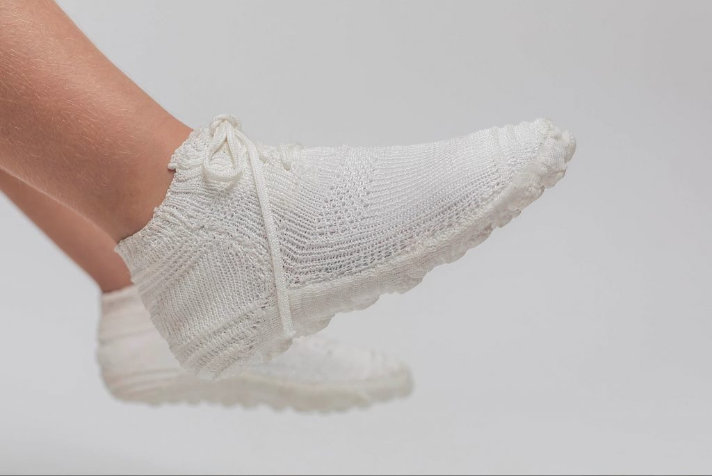 Minimalistische Schuhe, die sich selbst zersetzen. (Foto: Shahar Asor)