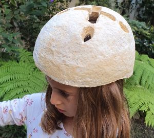 Ein Fahrradhelm für Kinder? Das möchte Grow It Yourself Helmet sein. ((Foto: NOS Design & Agustin Otegui))