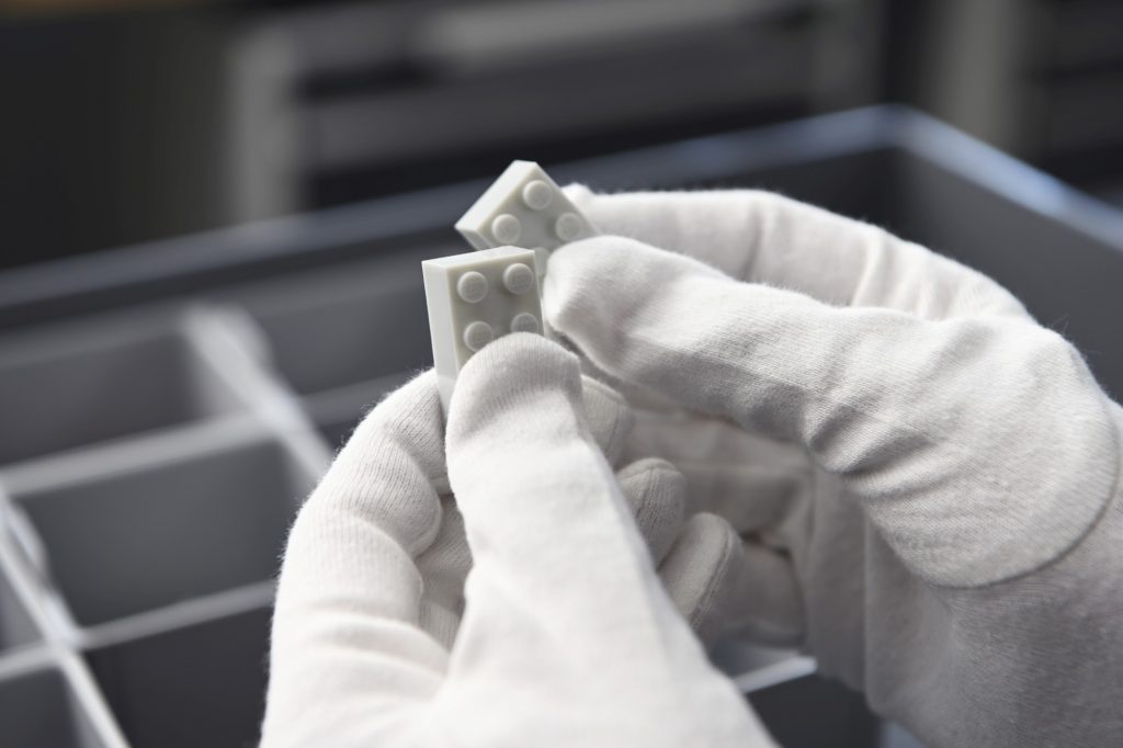 Sie unterscheiden sich nicht von herkömmlichen LEGO-Bauklötzen. (Foto: LEGO)