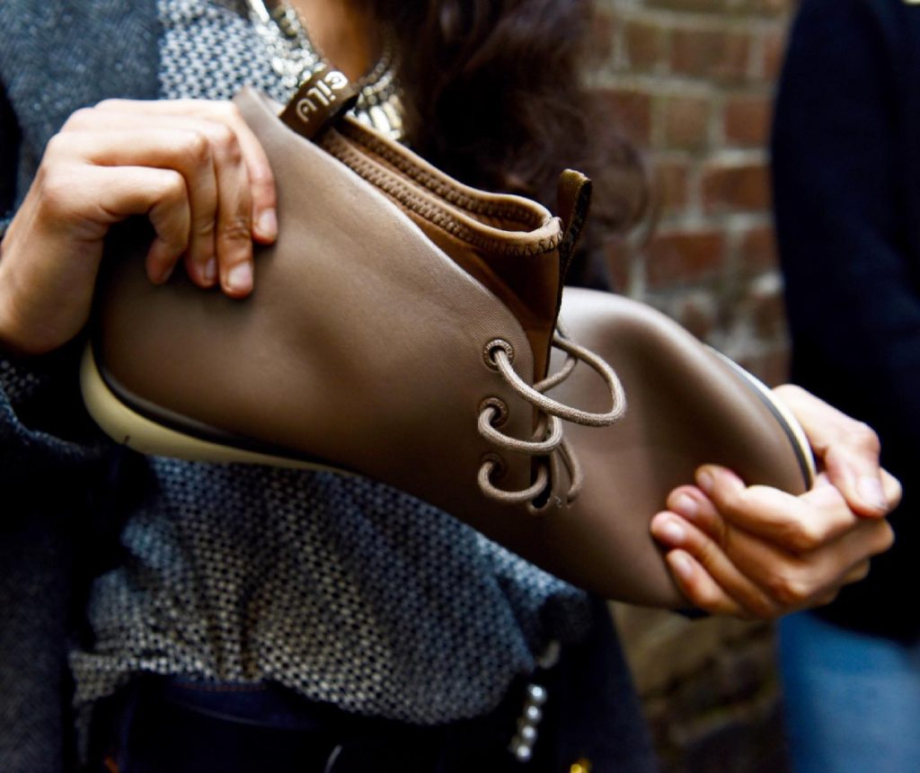 Extrem robust. Das Material erinnern an Leder, ist aber vegan. (Foto: Ccilu)