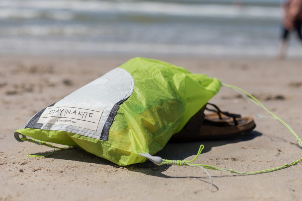 Upcycling: Aus Müll werden schicke Accessoires und Kleidungsstücke. (Foto: StayInAKite / Dirk Josephs)