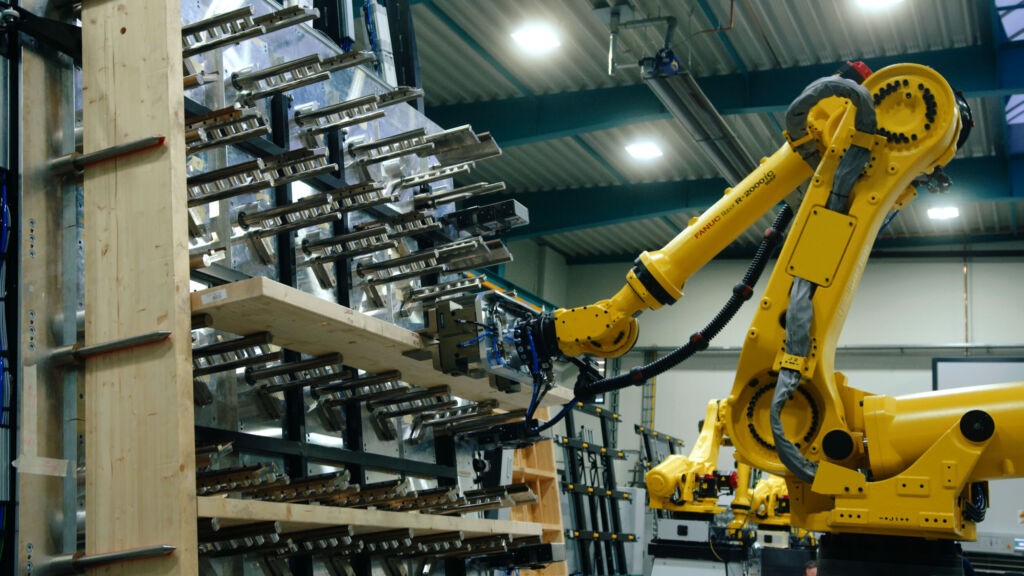 Roboter bauen aus Stroh Module für Gebäude. (Foto: Holz Automation GmbH)